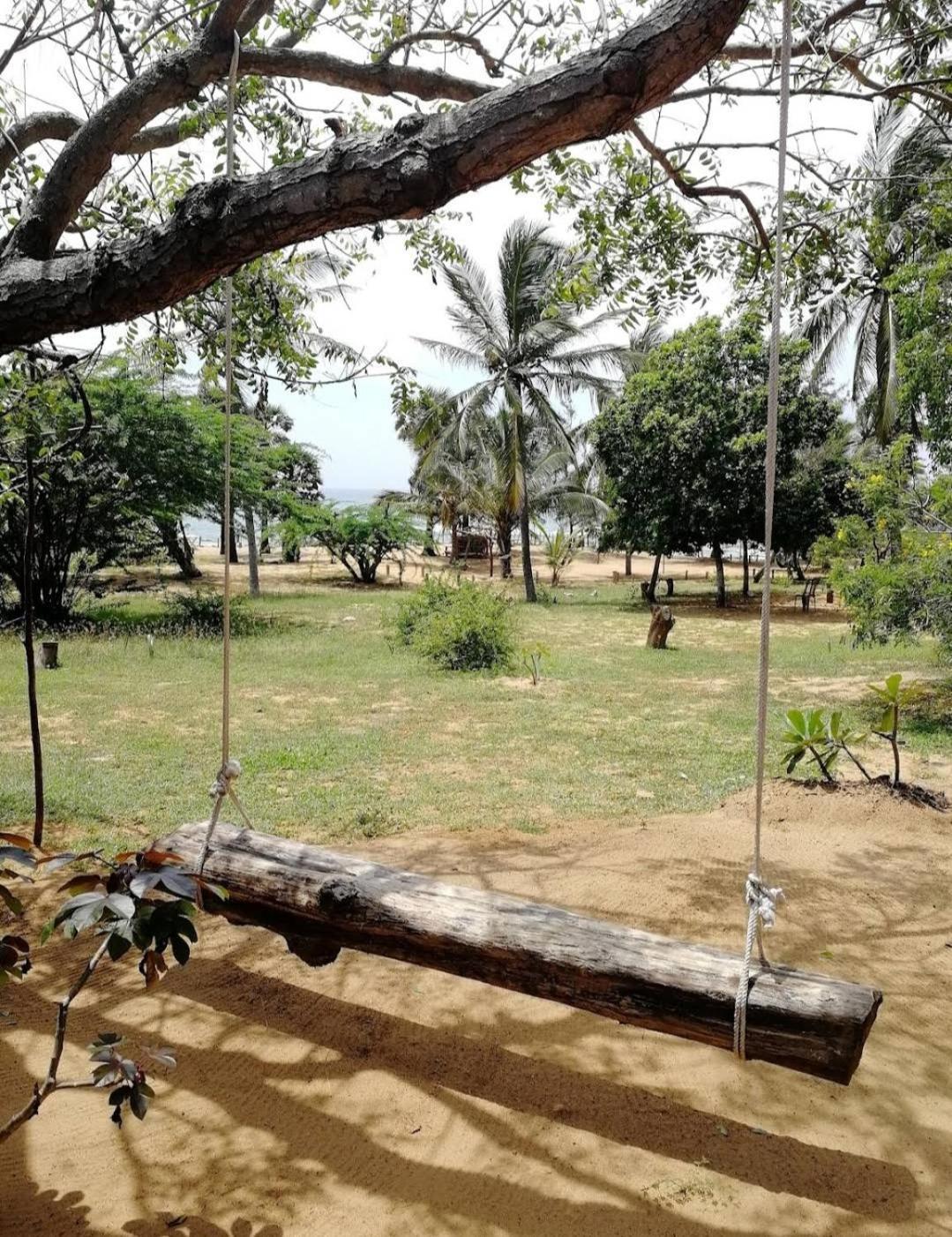 Beach Bungalow Yala Kirinda  Buitenkant foto
